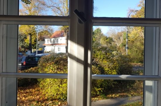 Schüttelmeditation Blick aus dem Fenster