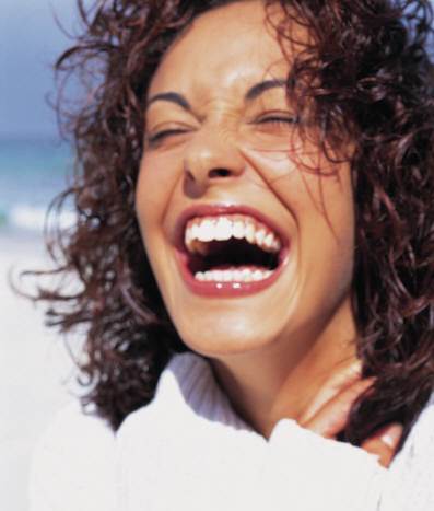 Happiness first - lachende Frau in gutem Zustand